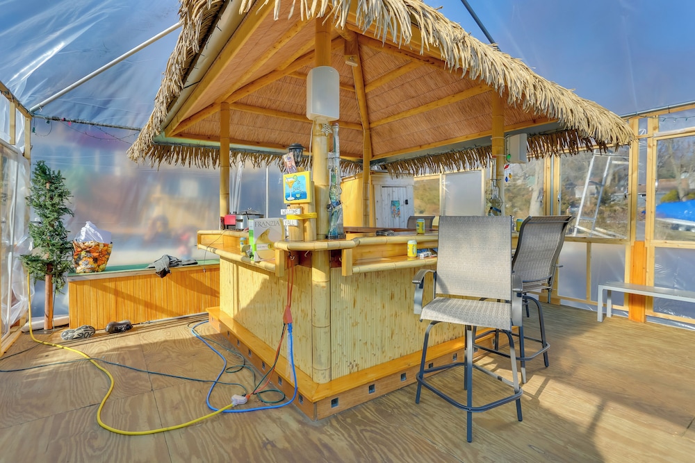 Greenwood Lake Cottage w/ Shared Dock & Hot Tub!