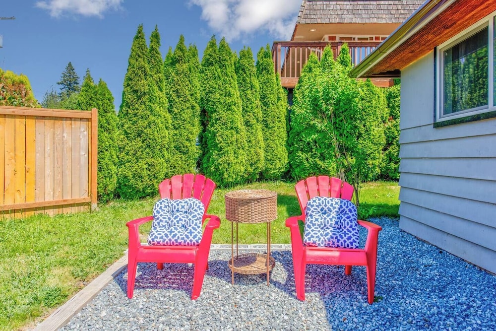 Lakeview Home in Renton, Walk to Beach, AC, Fenced