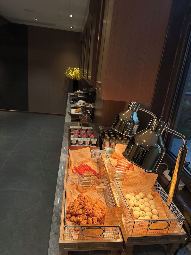 Echarm Plus Hotel