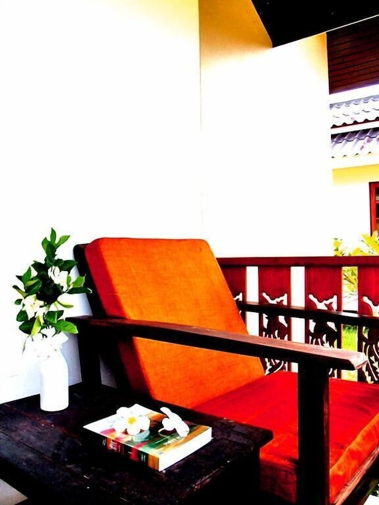 Baan Rim Klong Resort