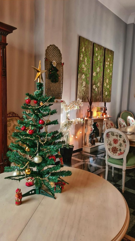 Cheerful 6 Bedroom House in Seville With Terraces