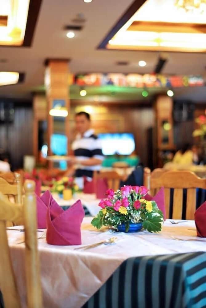 Mae Yom Palace Hotel