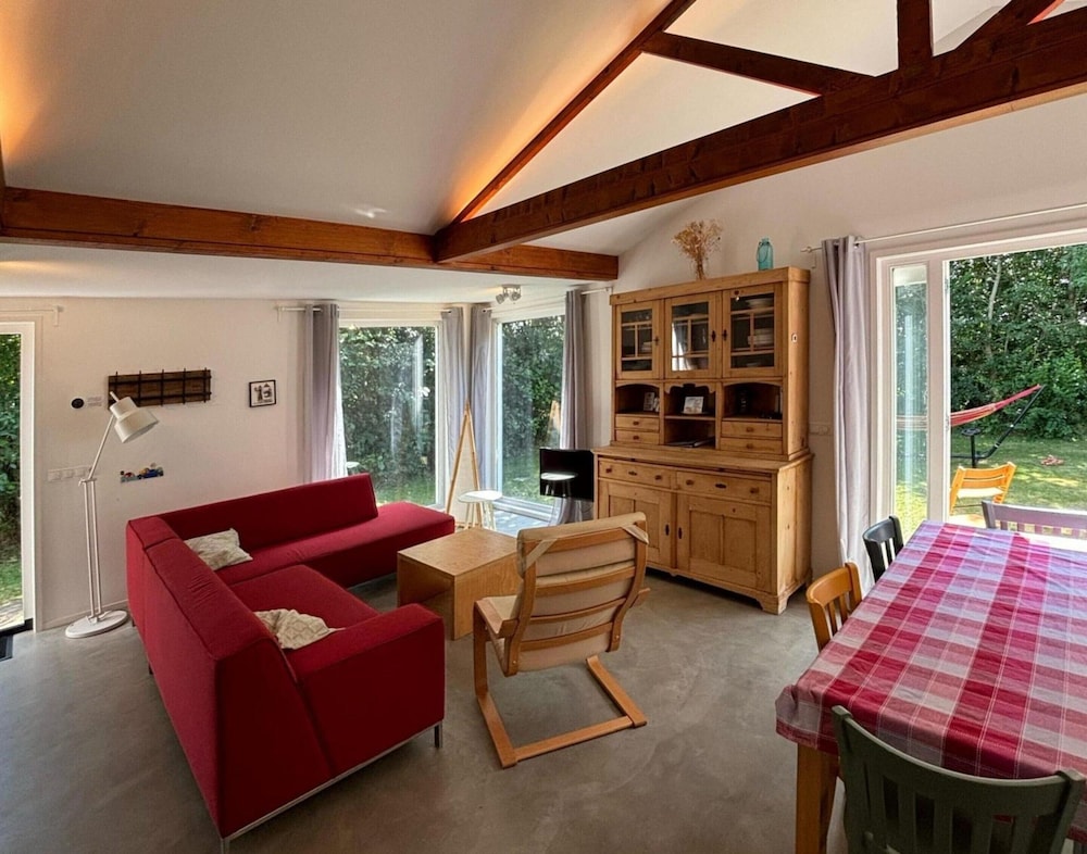 Renovated Bungalow With Garden for Families