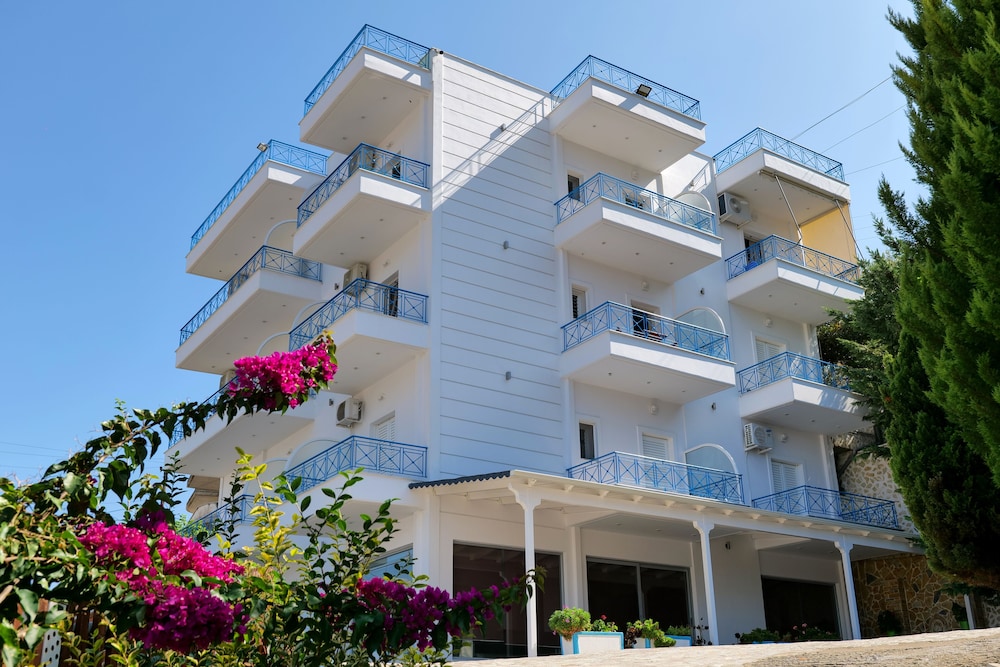 Stunning 2-bed Apartment in Sarandë