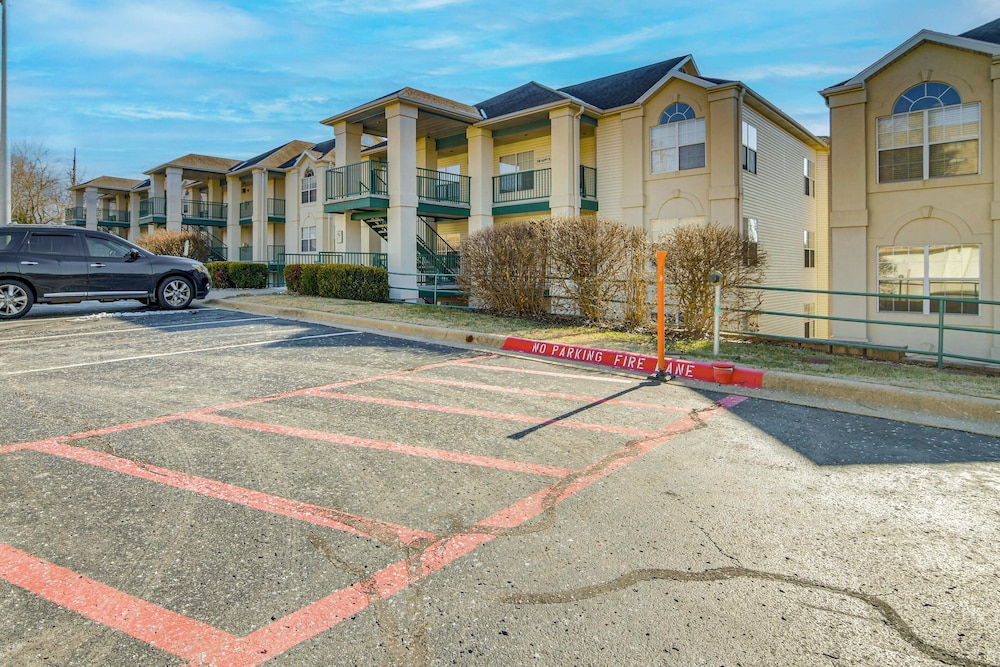 On Thousand Hills Golf Course: Condo w/ Sunroom