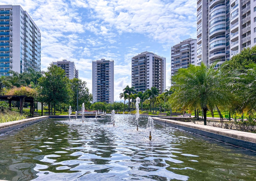 Apto c Vista p o mar e Lagoa na Barra da Tijuca RJ