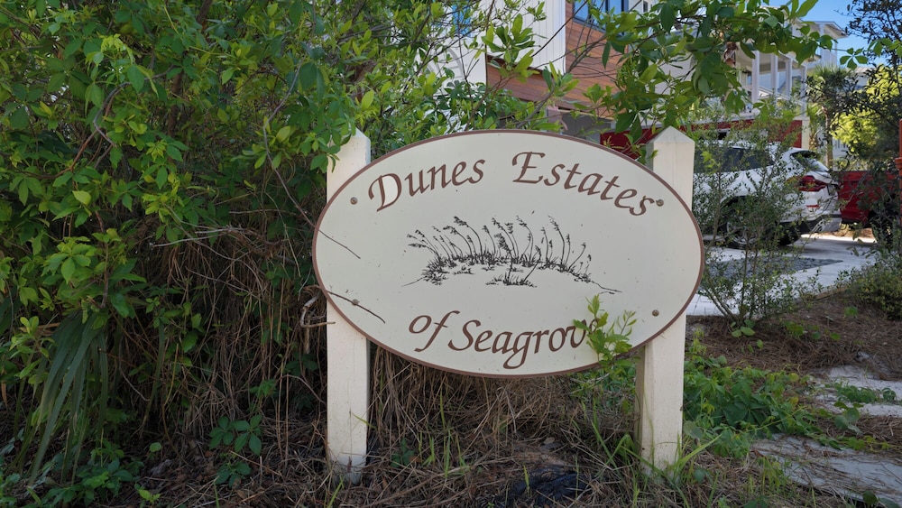 5BR Sleeps 14 in Seagrove Beach, Golf Cart, 6 Bikes, Pool + Free Attractions!