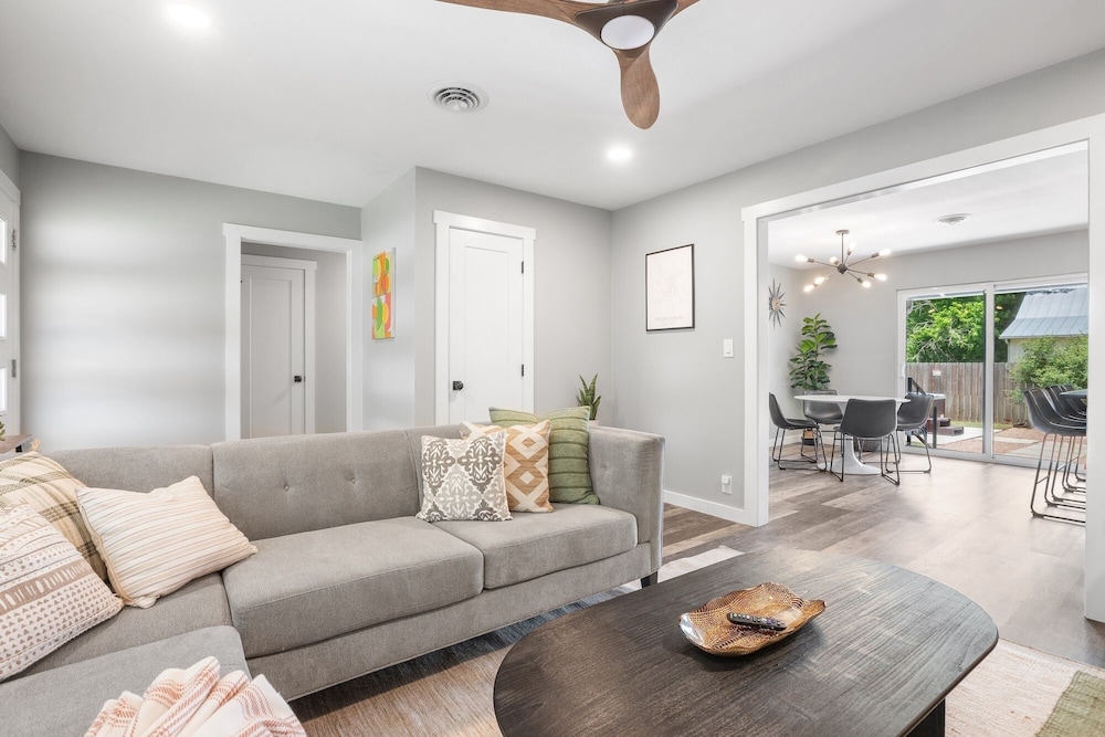 Zander Haus 3 Bedroom Home by RedAwning