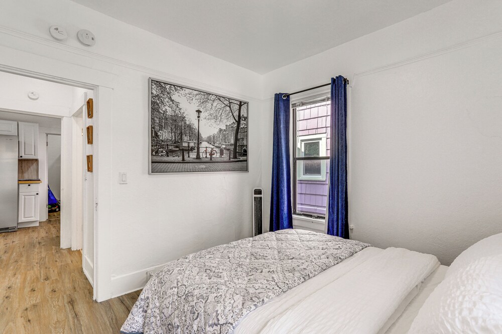 1 Mi to Green Lake: Family-friendly Seattle Home
