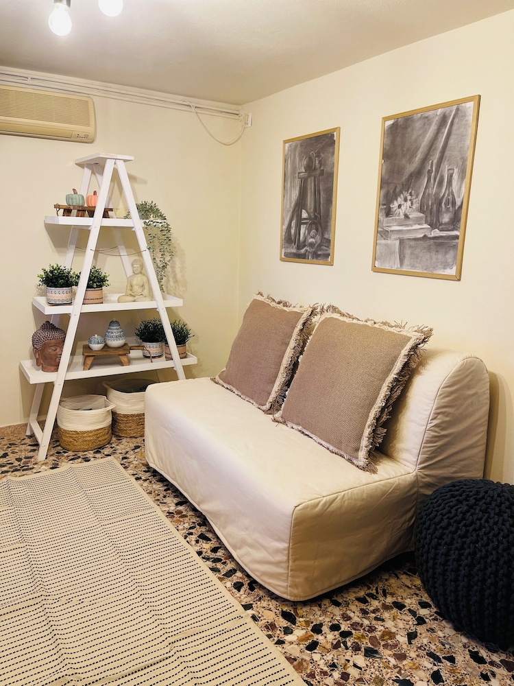 Airport Cottage House