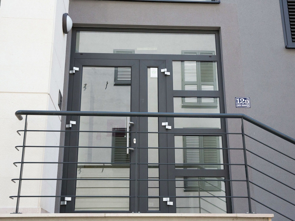 Topfloor Comfortable Luxury Apartment With Private Balcony,free Garage and Wi-fi