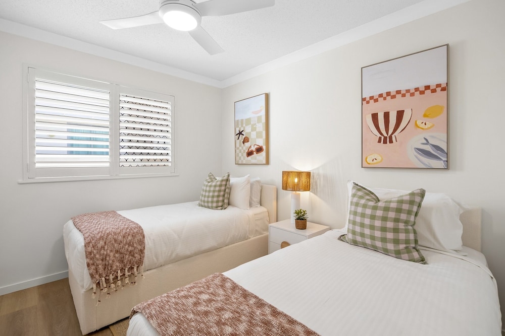 Bright 2-bed Apartment With Stunning Ocean Views