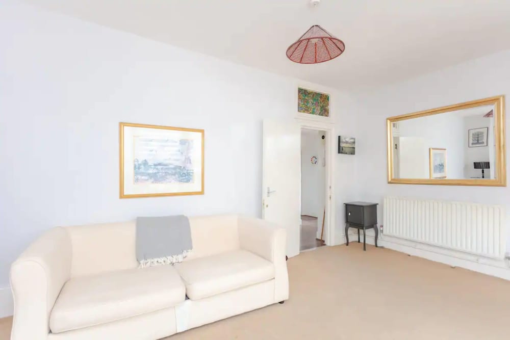 Cheerful 1 Bedroom Apartment in Vibrant Maida Vale