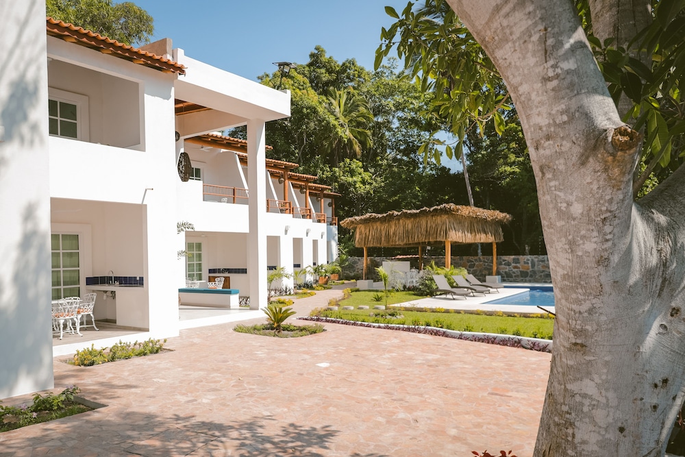 Hotel Solez Zihuatanejo - Image 1