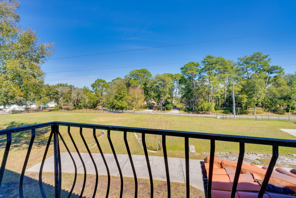1-acre Backyard & Gym: Spacious Apopka Escape!