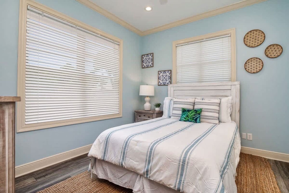 Gulf Shores Escape Walk to Waves Pool Golf Views