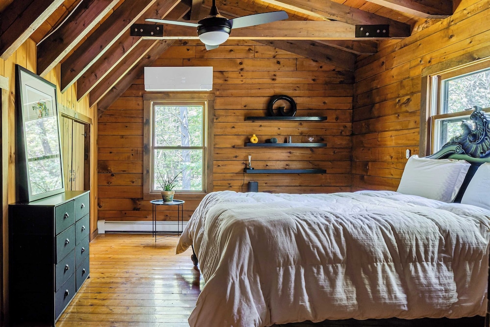 Pool+hot Tub, Firepit Near Hikes, Shops, Dining Cragswood Lodge by Avantstay