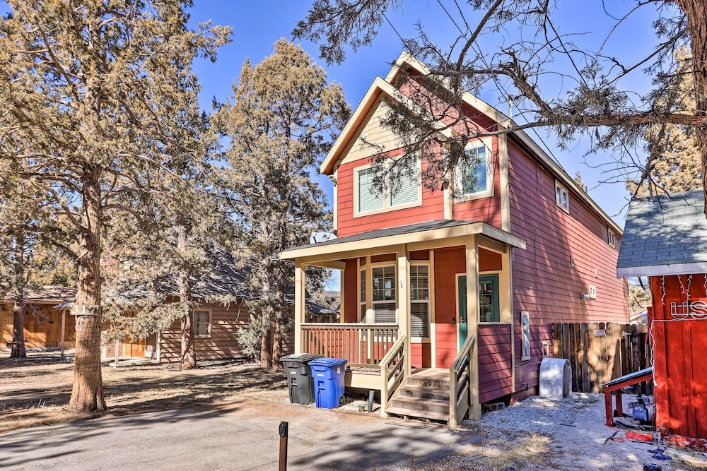 5 Mi to Big Bear Lake: Cozy Cottage w/ Hot Tub view 5