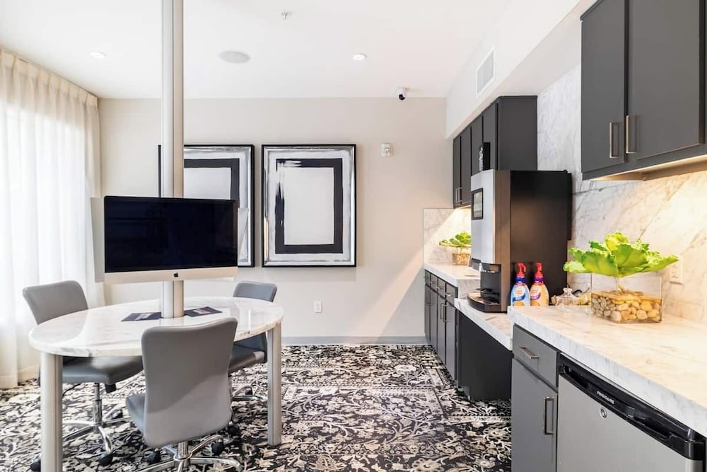 7550 Kirby Dr - Image 3