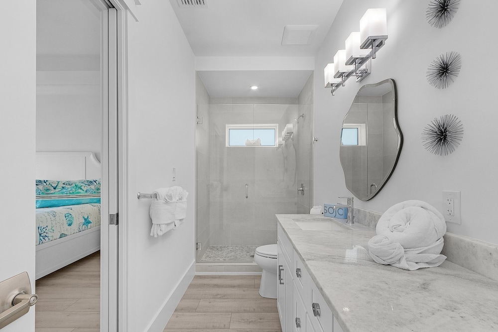 673 White Sands Retreat: Bay Views, Pool, Elevator 5 Bedroom Home