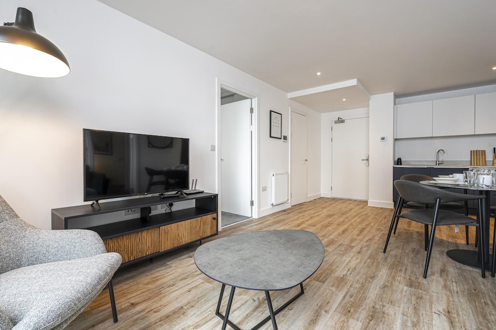 Superb Flat With Community Vibe