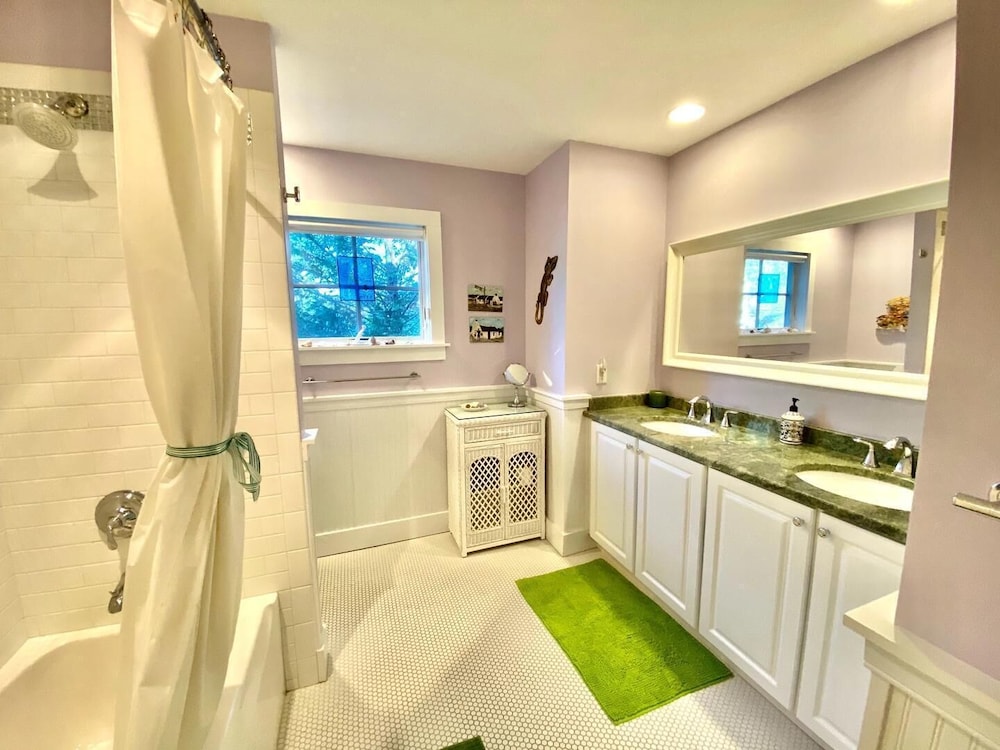 Bayard Avenue 404