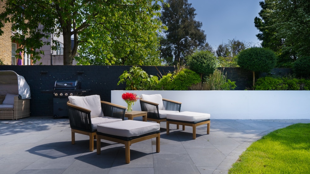 outdoor bbq area