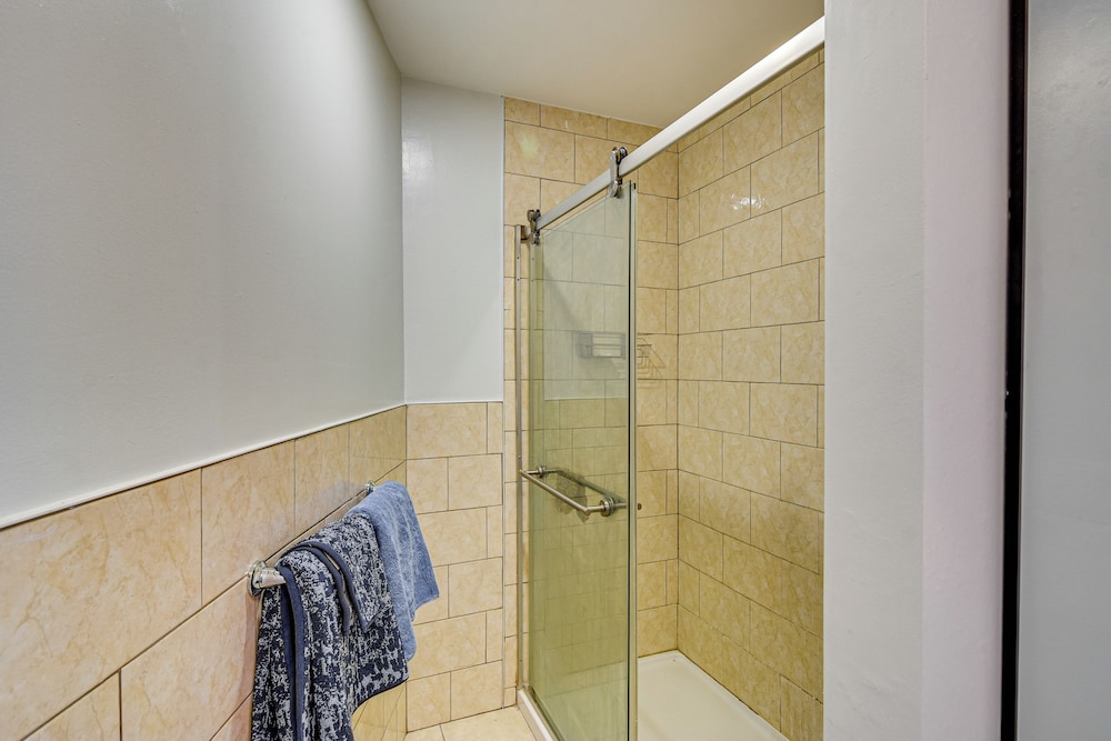 Walkable Neighborhood: Updated Morton Home!