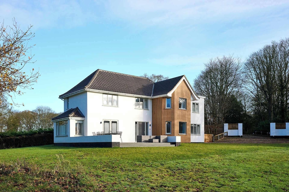 Host Stay Roundwood House