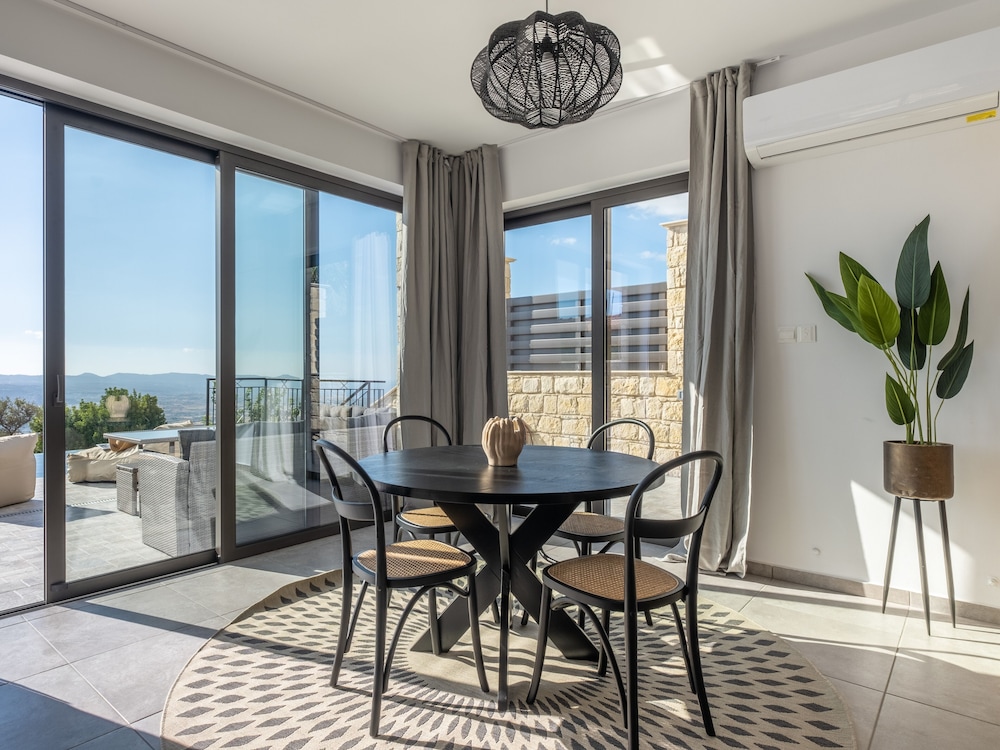 Sanders View - Cozy 3-bdr Villa With Infinity Pool