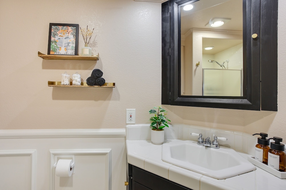 Updated Tacoma Home w/ Fire Pit! - Property Image 12