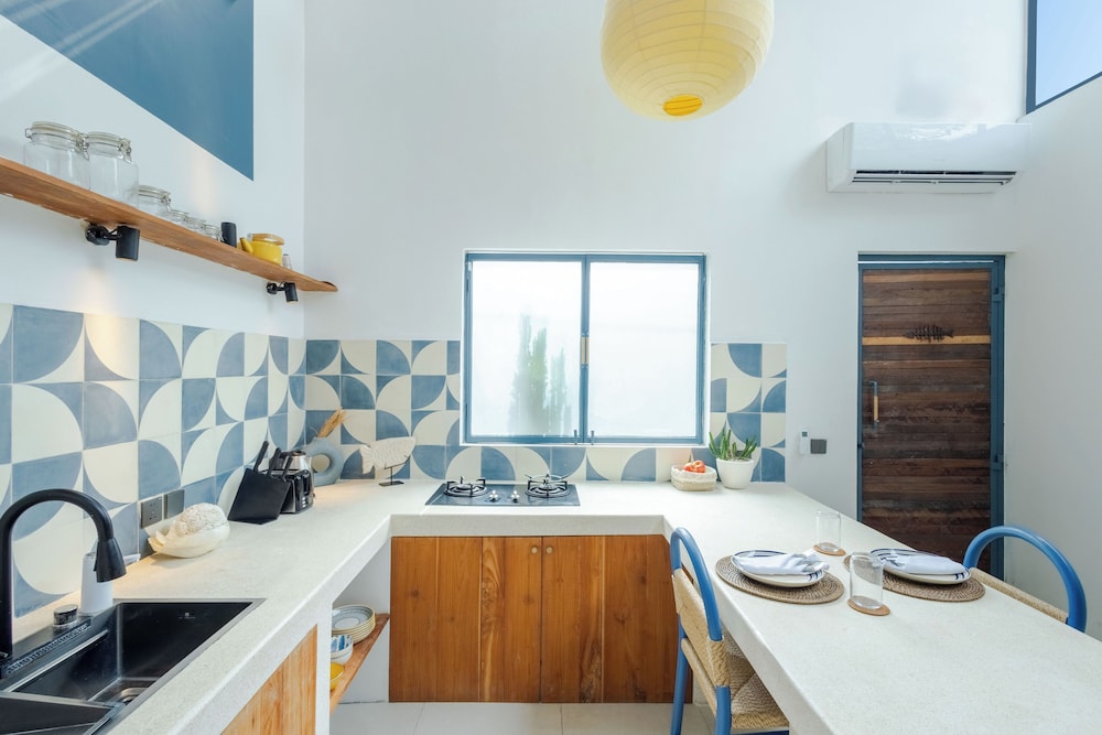 Studio Santorini - 1 BR Loft in Canggu