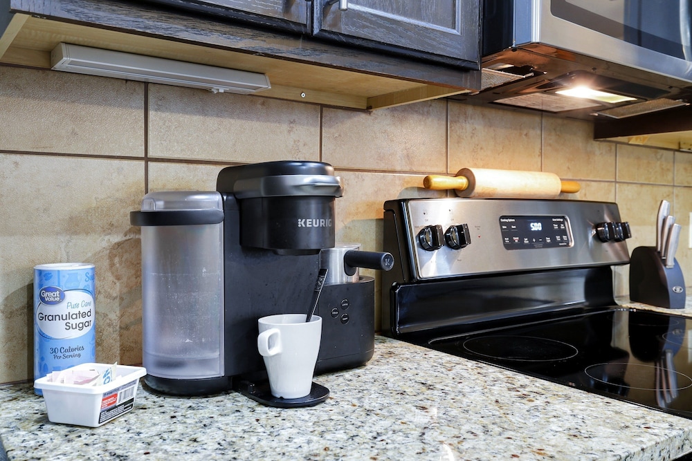 Modern Pet-friendly Duplex Near River Walk 3 Bedroom Duplex