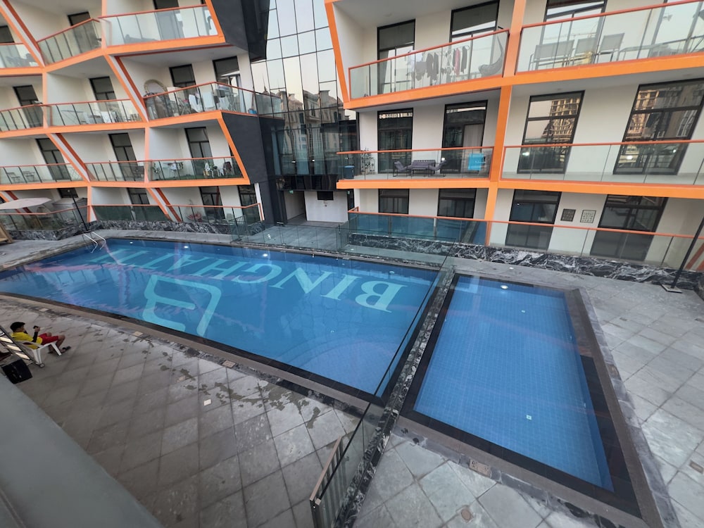 Grapeful Stay – Luxury Hostel Binghatti Avenue Tower Al Jaddaf