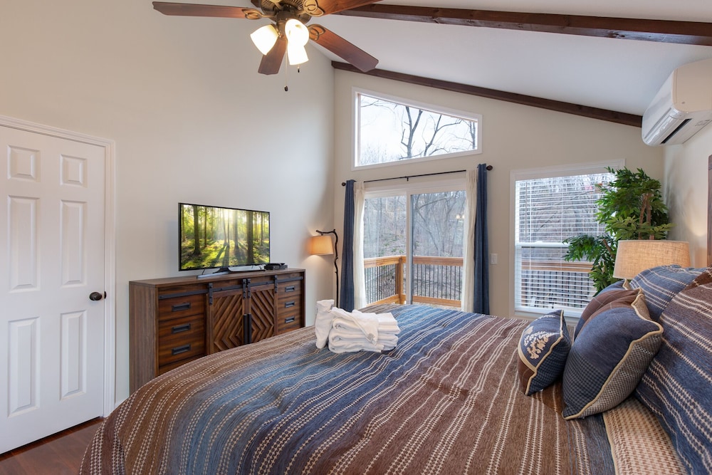 Misty Hollow by Jackson Mountain Rentals view 5