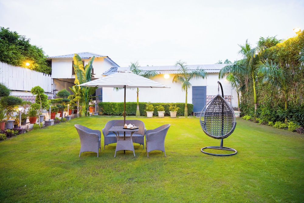 Versace Farms 5 BHK With Pvt Pool