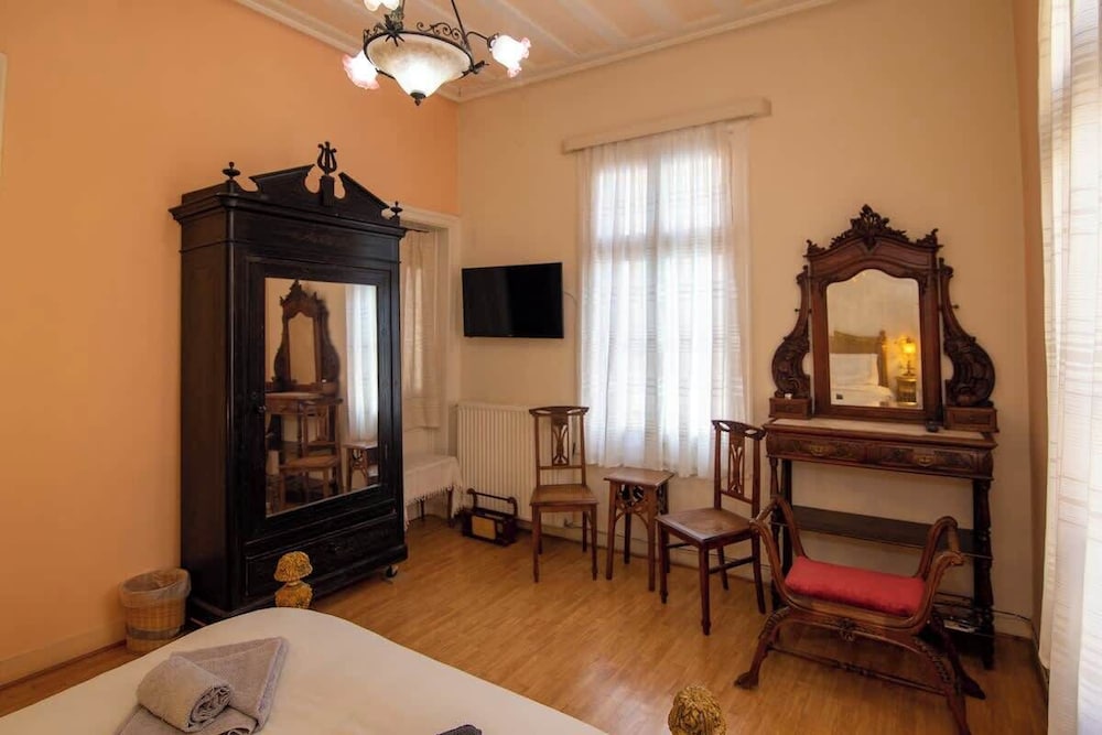 Mikos - Mansion in the City Center