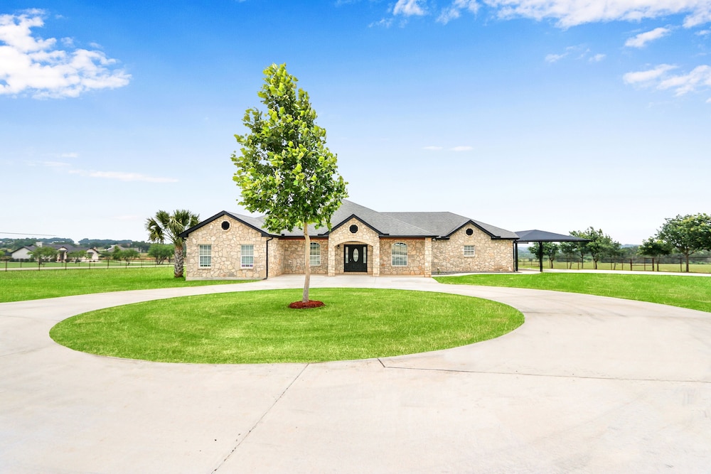6A Ranch Luxury Meets Country!