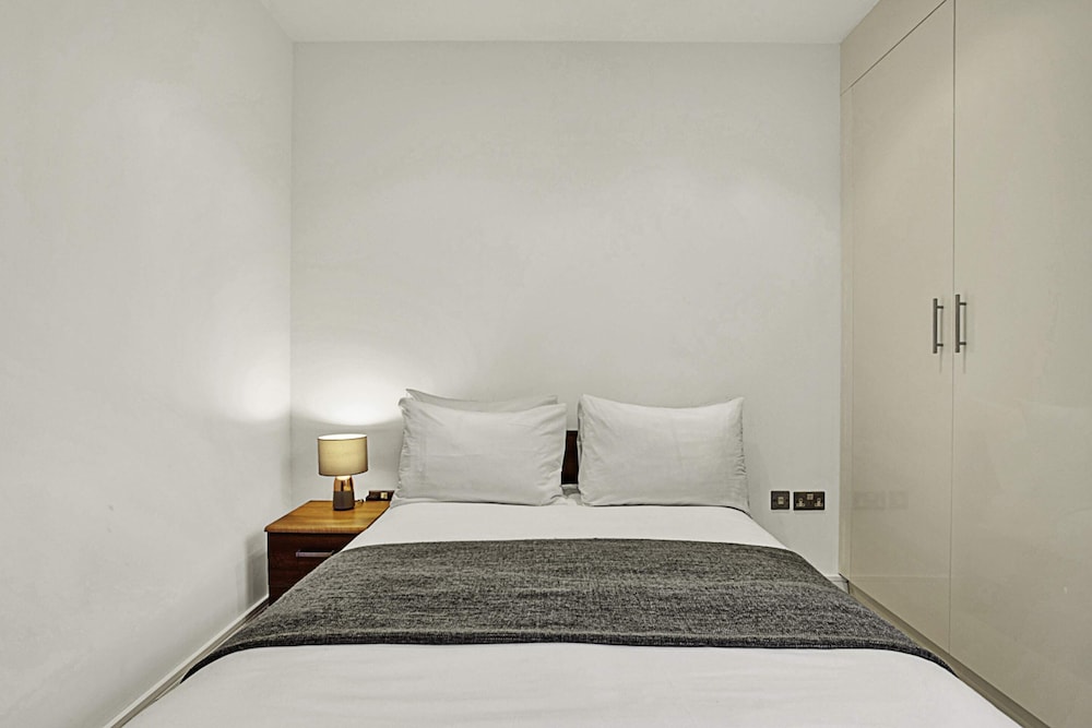 Urban Retreat: Stylish 1-bed Bliss