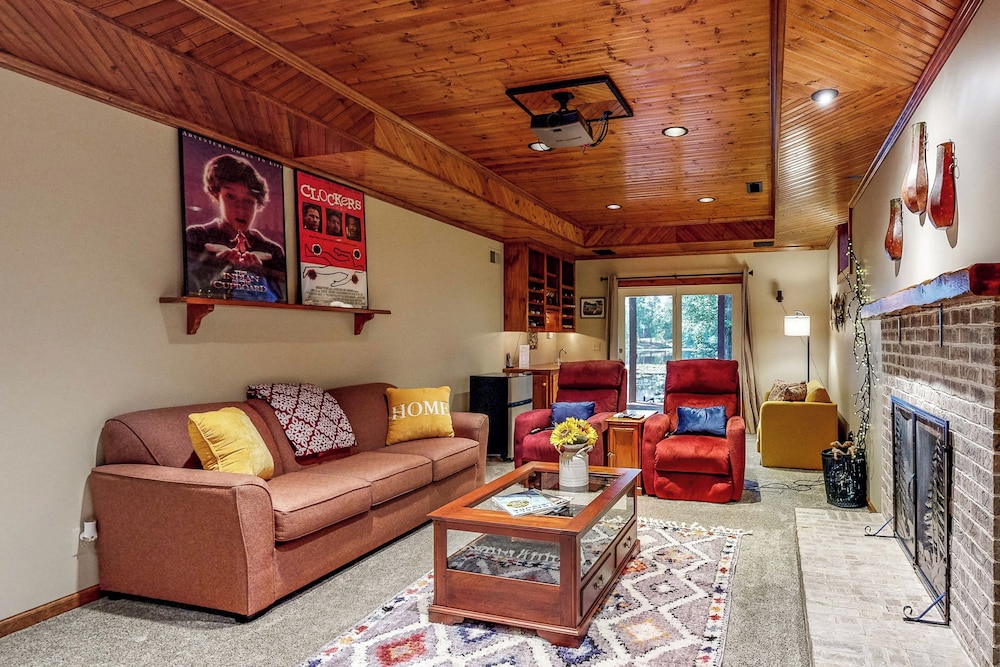 Waterfront Allergy-free 4br, Dock & Home Theater
