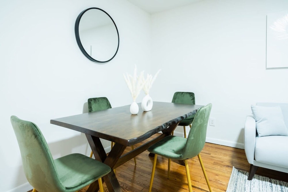 49-4a Prime Midtown Newly 2BR WD
