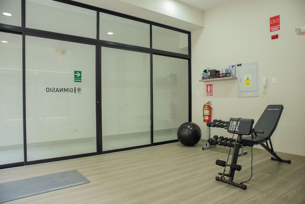 w Chic 1BR Apartment w Scenic Balcony in Central Miraflores
