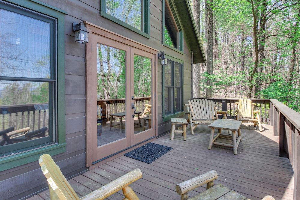 Ellijay Cabin 7 Mi to Dtwn: Hot Tub & Mtn Views
