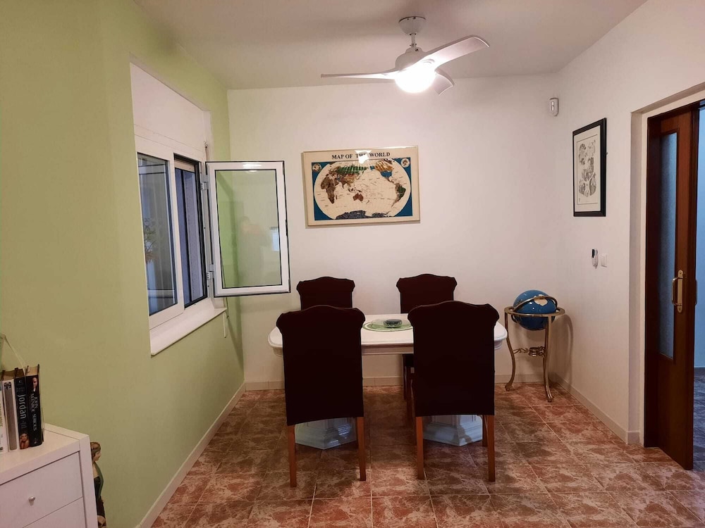 Comfortable 3-bed House, Bungalow