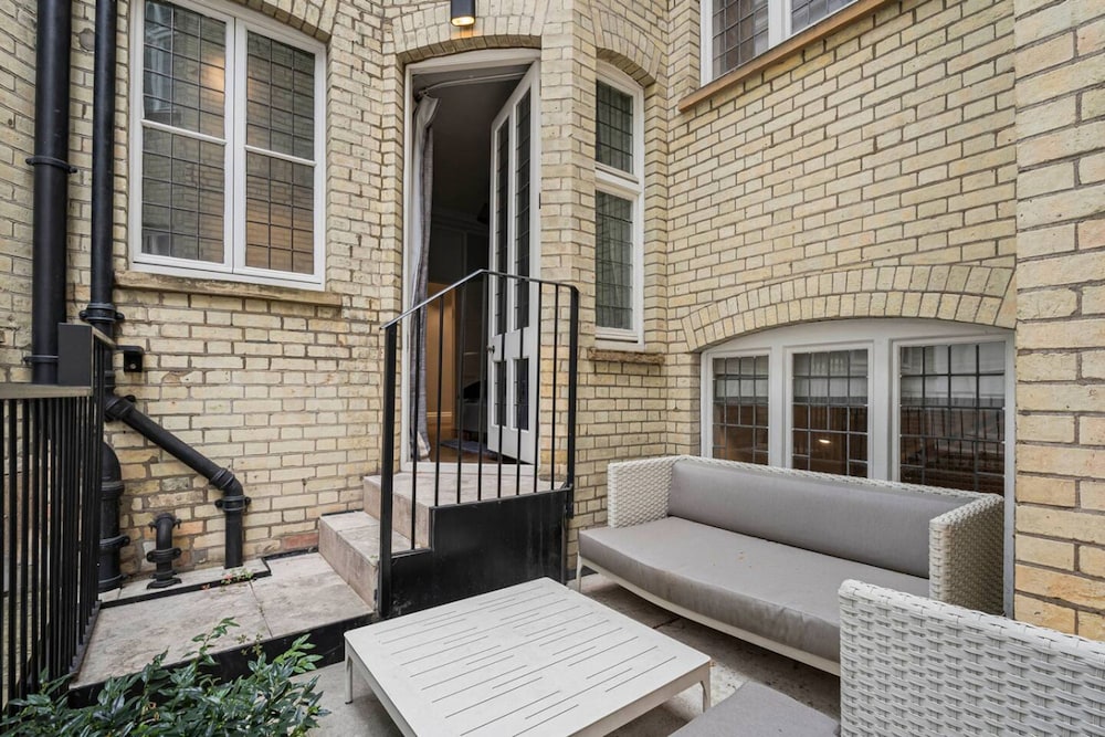 Mayfair Home Private Parking Central AC