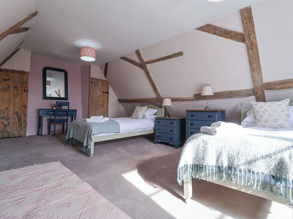 South Grange House - Sleep 16
