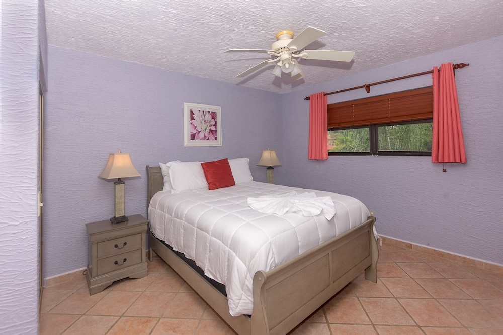 Pineapple Villa 531 2 Bedroom Condo by RedAwning view 3
