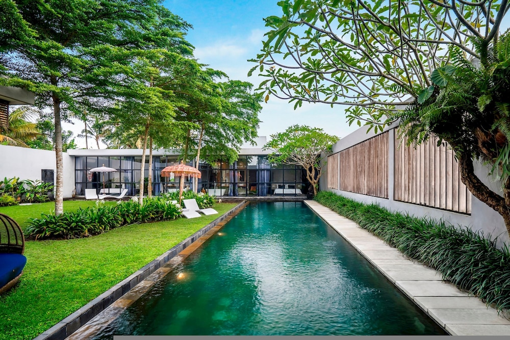 Loft Volcano by Alfred in Bali - Stylish 2 BR Loft w Pool Garden Ricefields View