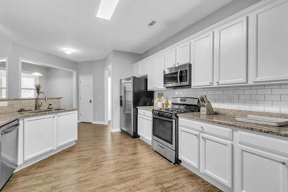 Spacious Family Retreat in Atlanta - Sleeps 10