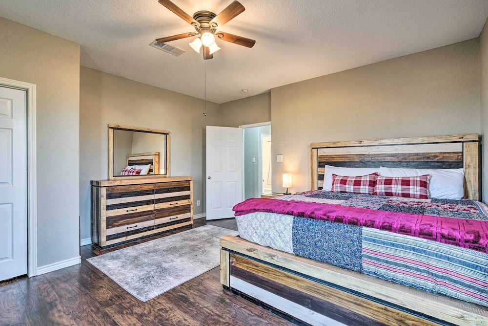 Peaceful Atascosa Home w/ Balcony & Deck! view 3